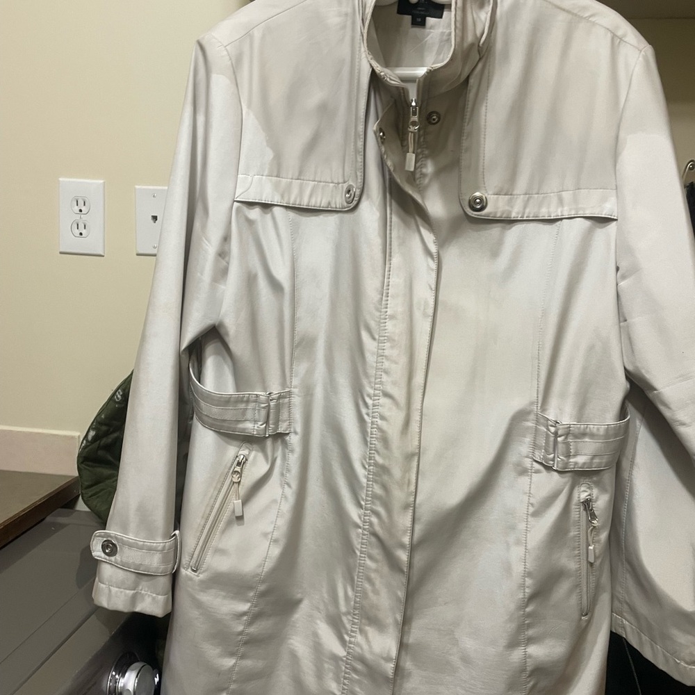 Ladies rain trench coat